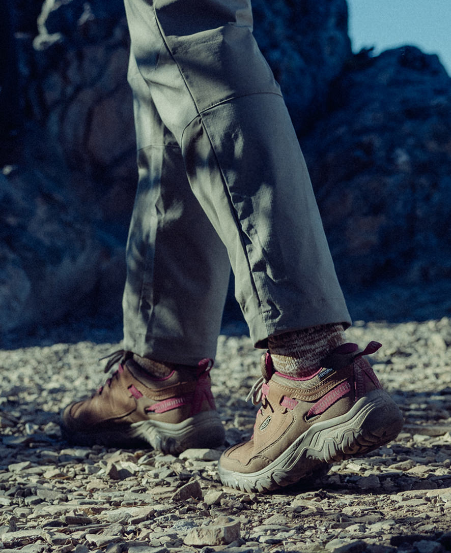 Women's Targhee IV Waterproof Hiking Shoe Bison/Beaujolais - Image 9